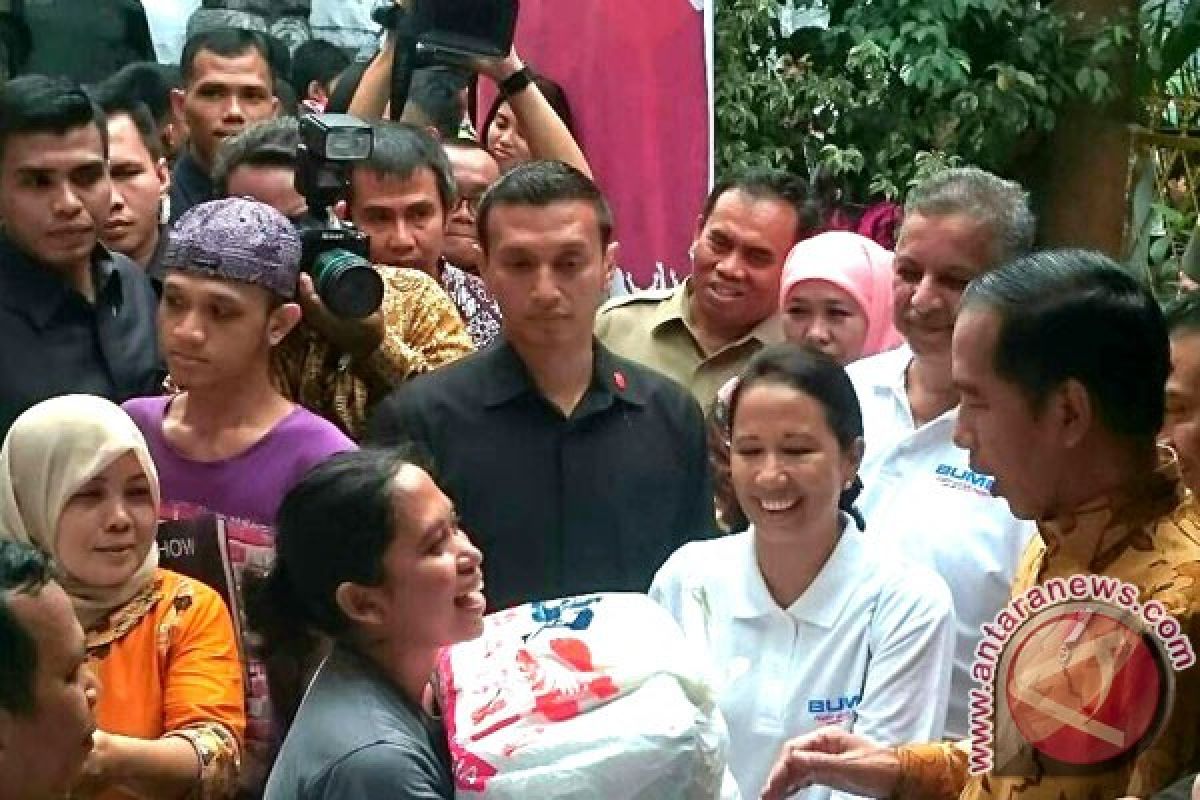 Disaksikan Presiden Jokowi, BUMN bagikan 200.000 bingkisan Ramadhan