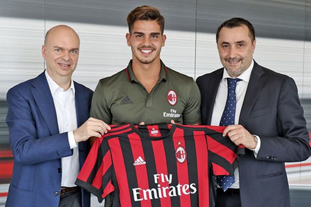 AC Milan Rekrut Penyerang Porto Andre Silva