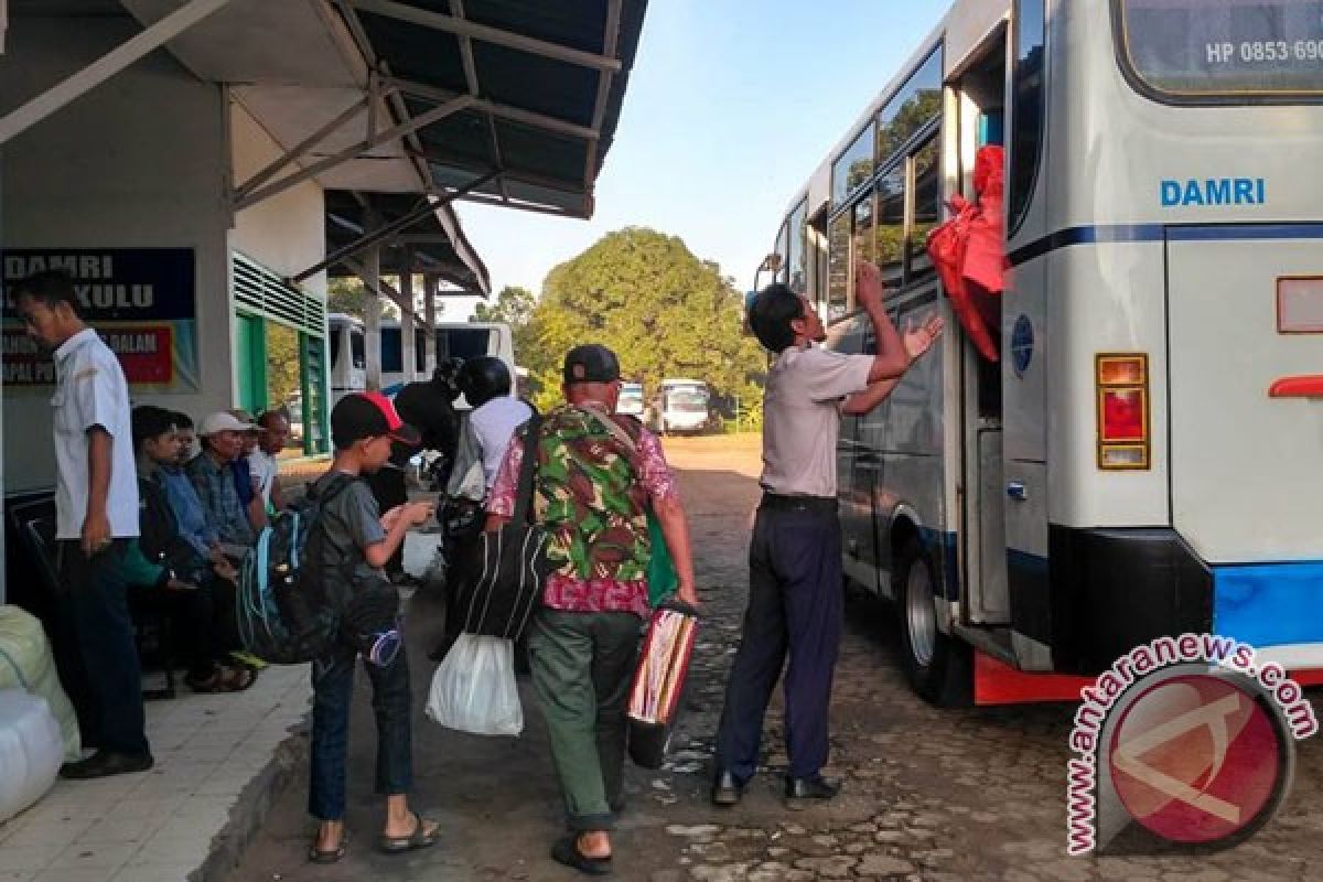 Tiket pesawat mahal, penumpang bus ke Bengkulu naik 30 persen