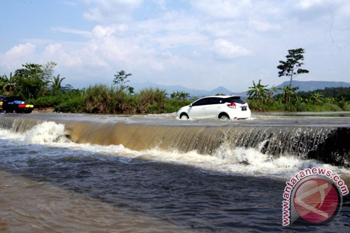 Bogor diimbau cek lereng sungai