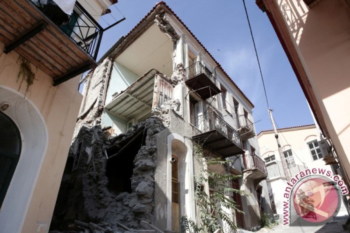 Dua orang tewas, puluhan cedera akibat gempa di Yunani