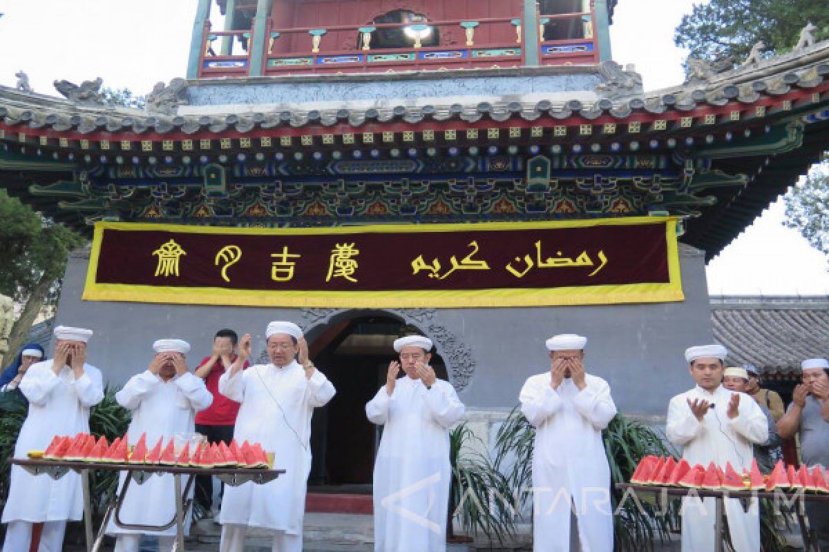 Mencicipi Menu Iftar di Daratan Tiongkok (Video)