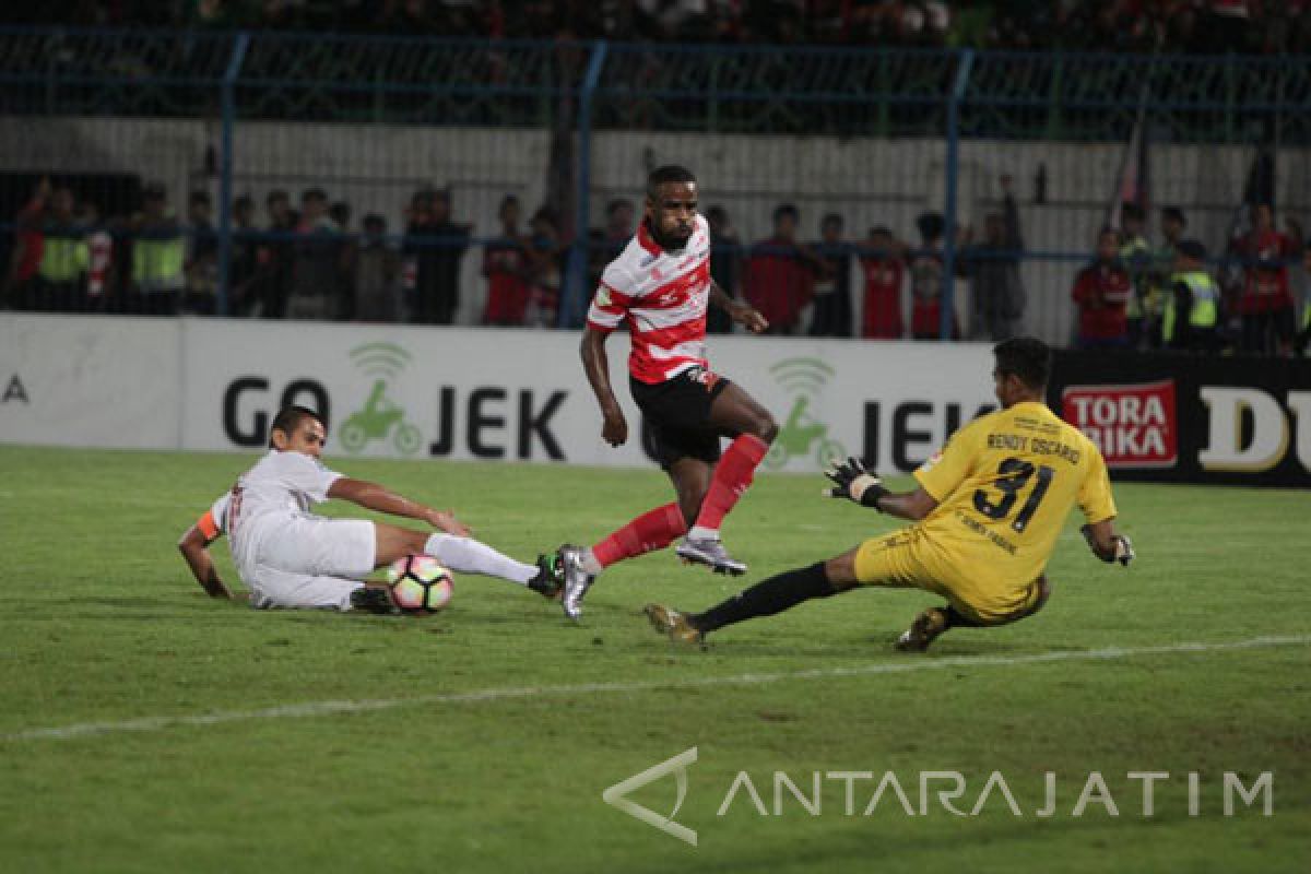 Madura United Kalahkan Semen Padang 6-0
