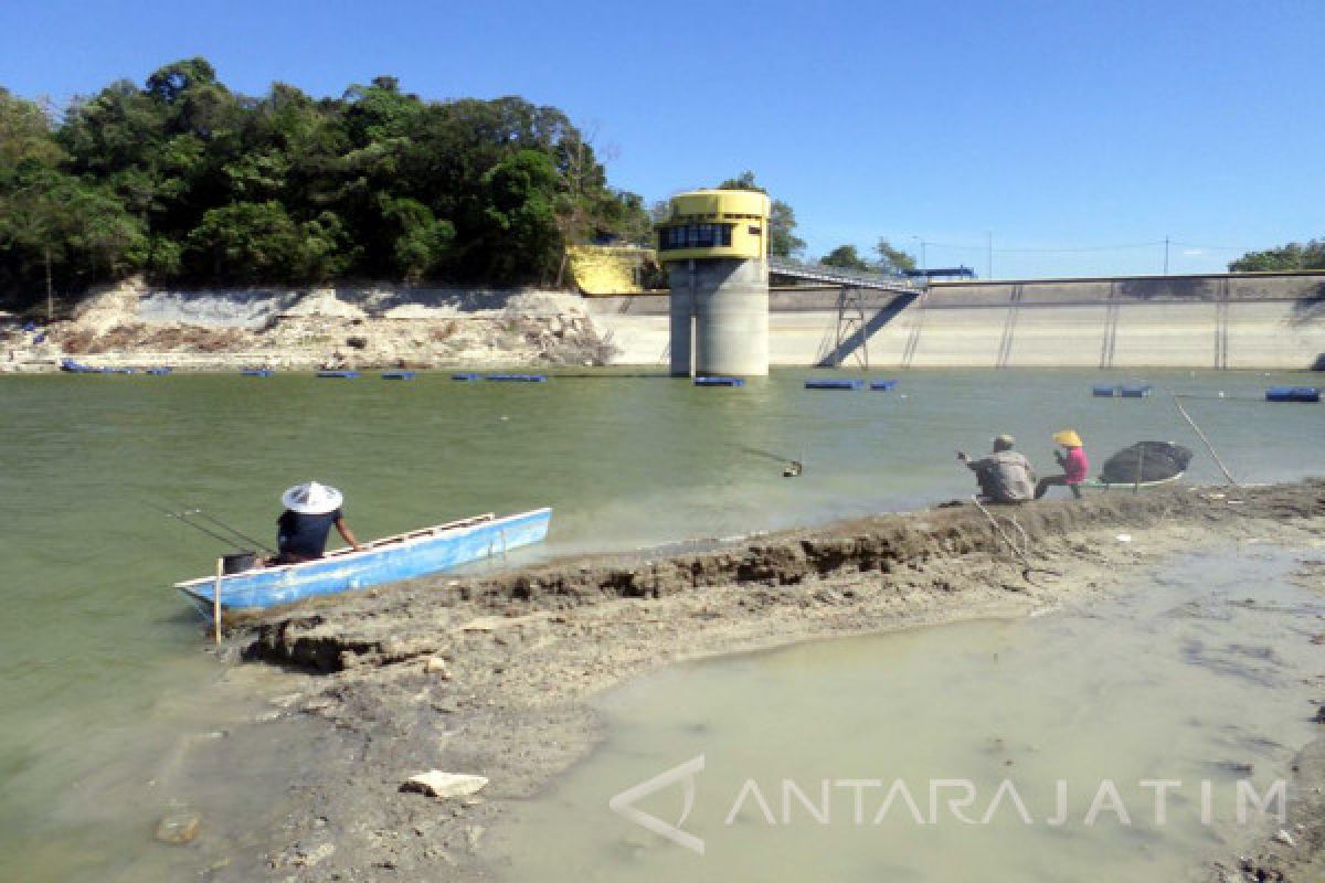 Stok Air Waduk Pacal Bojonegoro Kritis