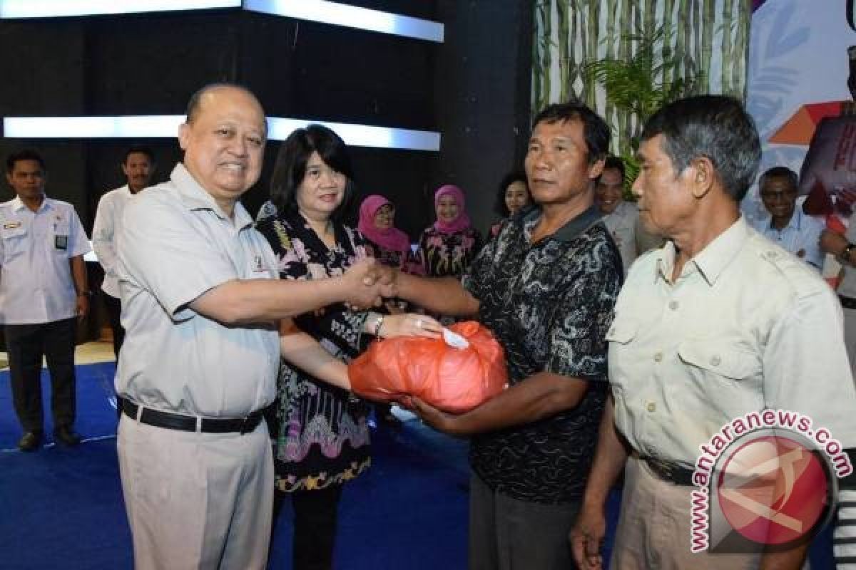 Pupuk Kaltim Bagikan 2.750 Paket Sembako