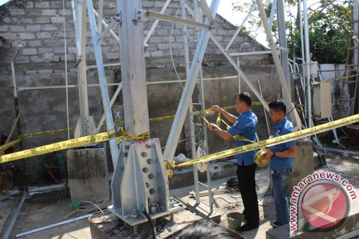 Polres Pasangi Garis Polisi Tower Ilegal