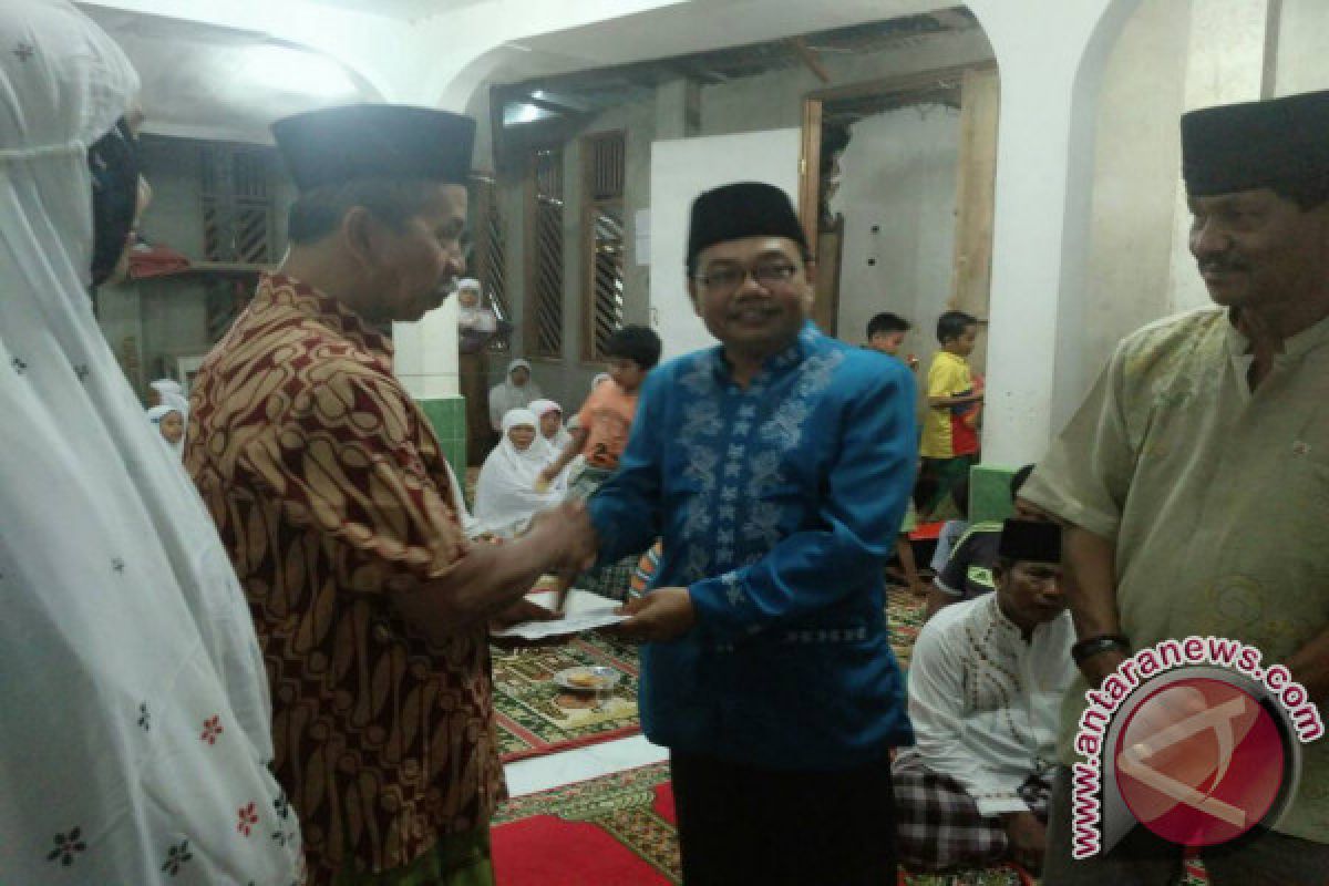 TSR DPRD Padang Bantu Mushala Nurul Yaqin Rp10 Juta