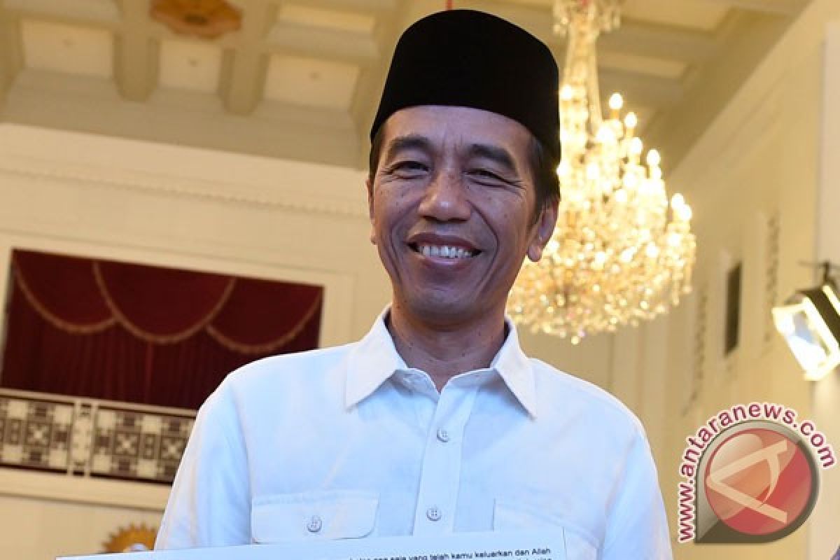 Presiden minta diajari bahasa "ngapak" saat bagi PKH