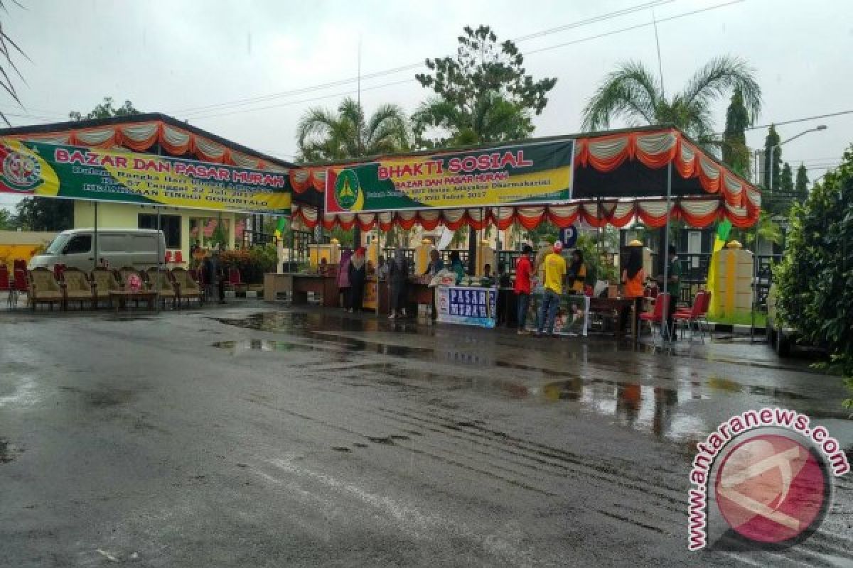 Kejati Gelar Bazar Peringati Hari Bhakti Adyaksa