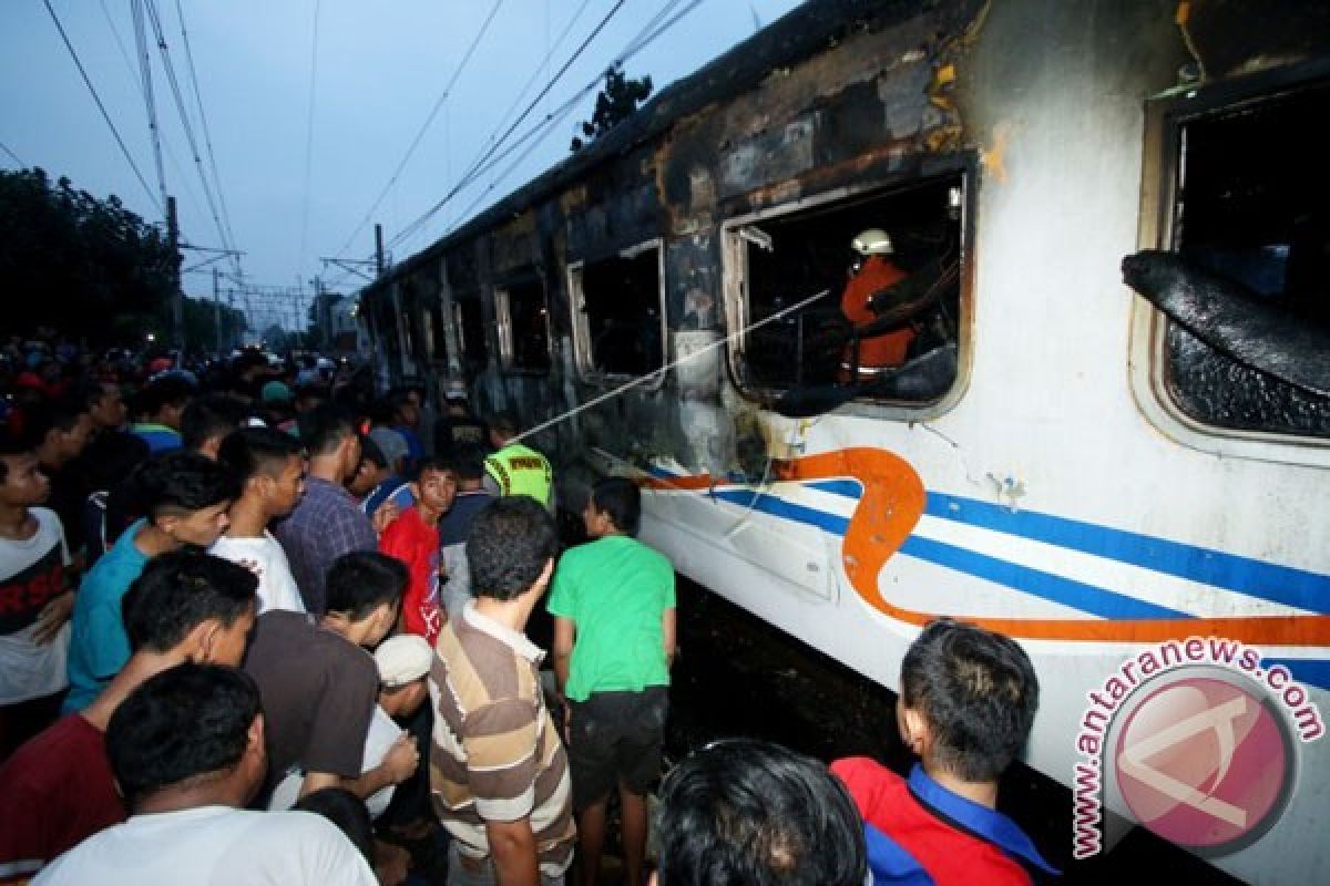 Keluarga Korban Tabrakan Kereta Enggan Jenazah Diautopsi