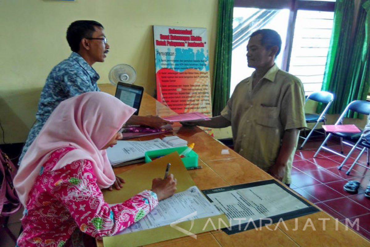 Cegah DB, Dinkes Sampang Bagikan 10.000 Abate Gratis