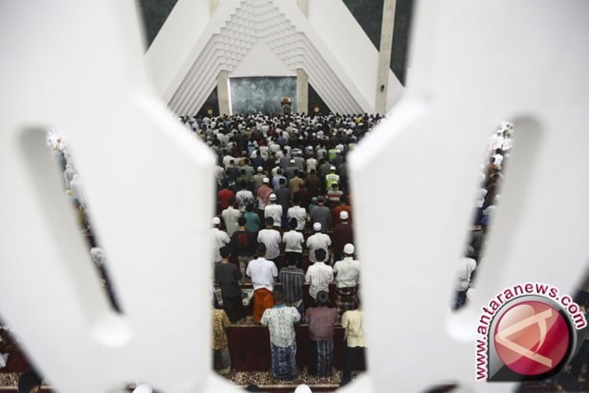 Masyarakat Banyumas antusias ingin tarawih bersama presiden