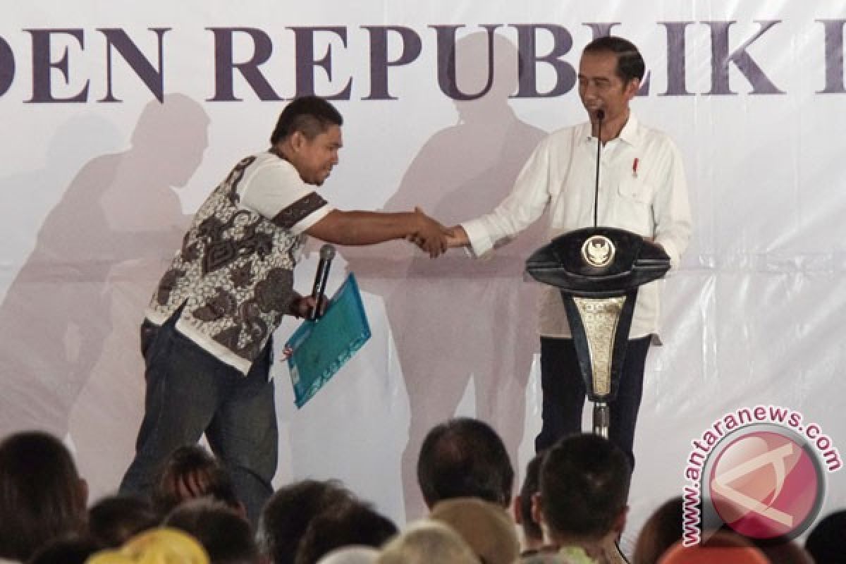 Jokowi bagikan ribuan sertifikat tanah di Cilacap