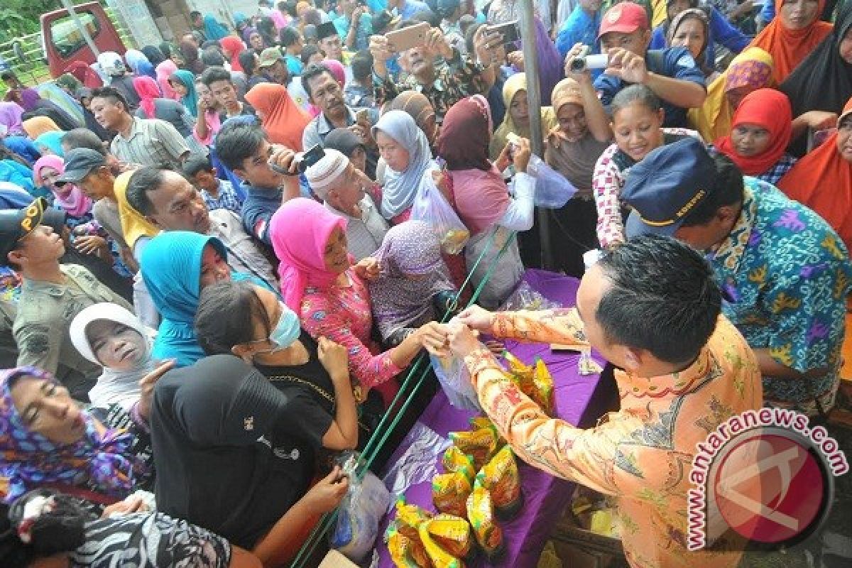 Disperindag Provinsi Lampung Gelar Pasar Murah Di Waykanan