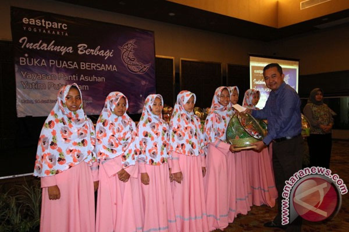 Eastparc Hotel berbagi Sahur dan Buka Puasa bersama Yayasan Panti Asuhan 