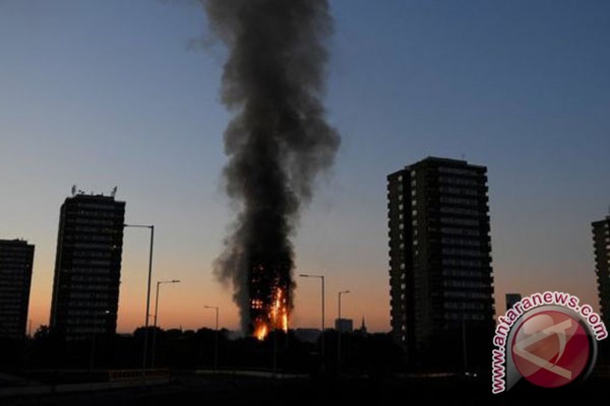 12 Orang Tewas Dalam Kebakaran Gedung Apartemen Di London