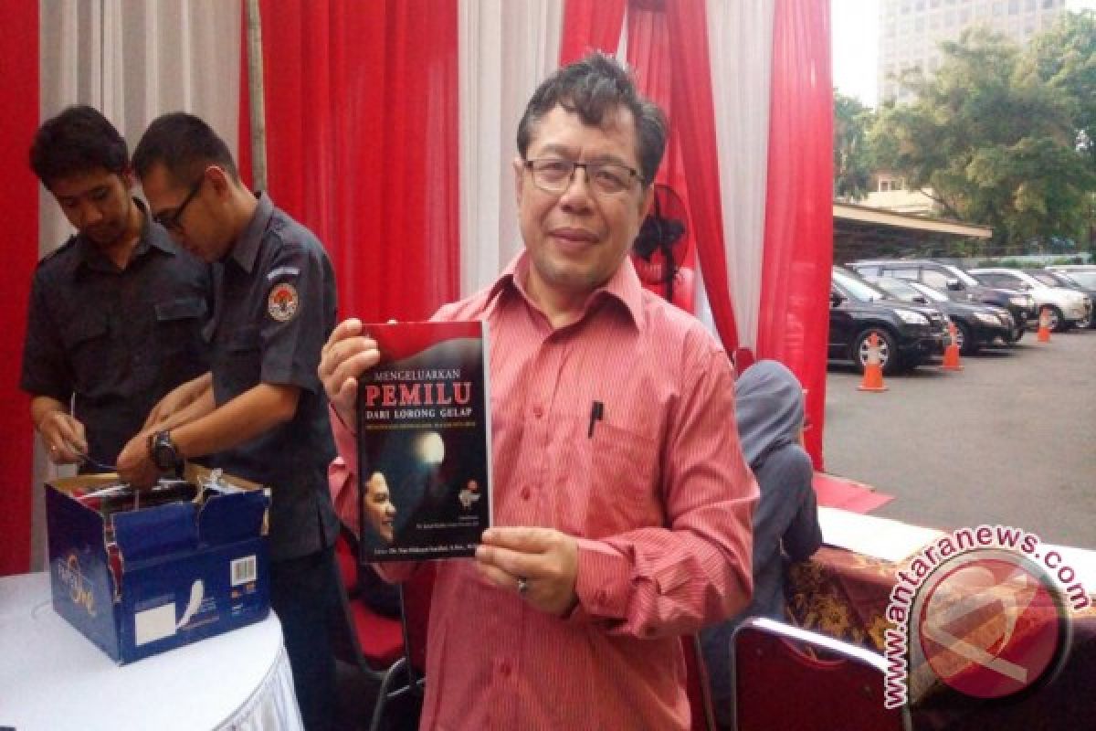 Anggota KPU Gorontalo Apresiasi Buku Biografi HKM