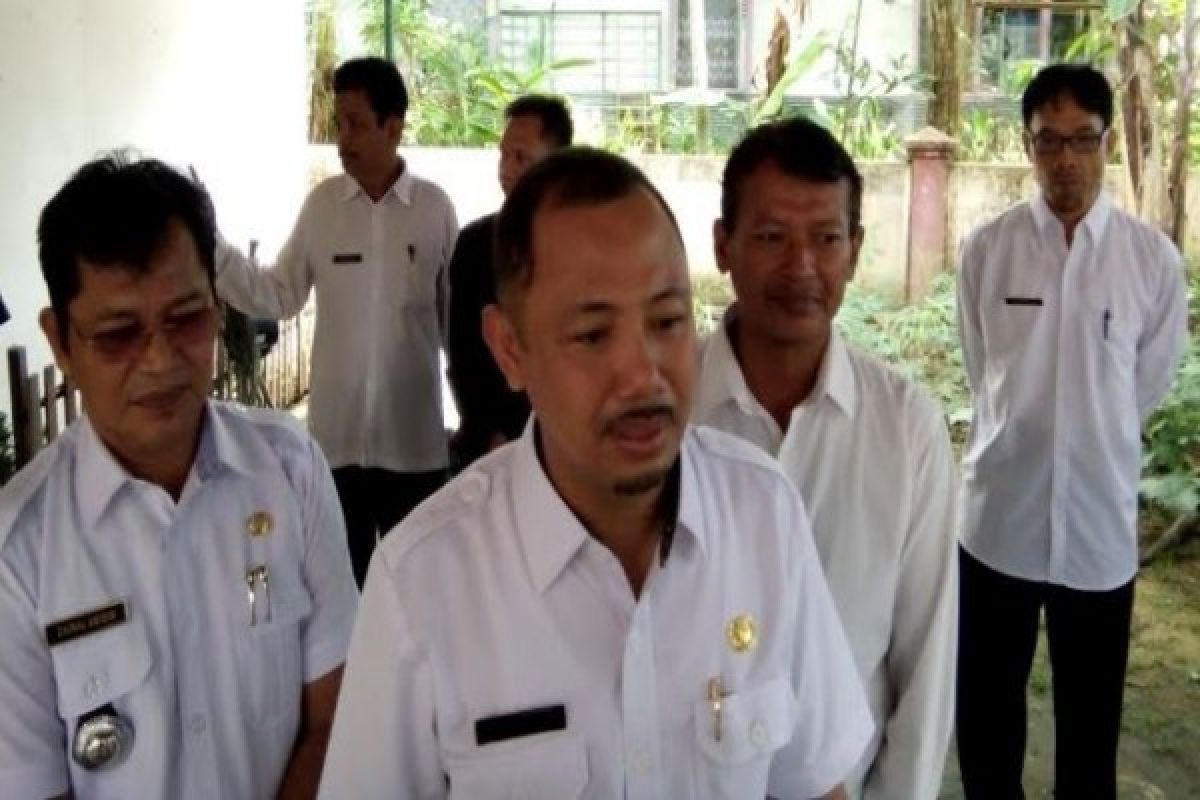 Bupati Eddy Raya Salurkan Bantuan Bencana Banjir