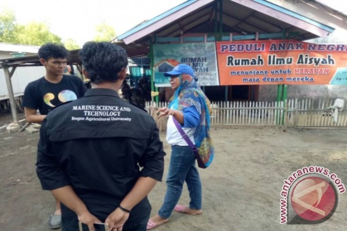 Mahasiswa Ajak Anak Bermain dan Bikin Produk dari Mangrove