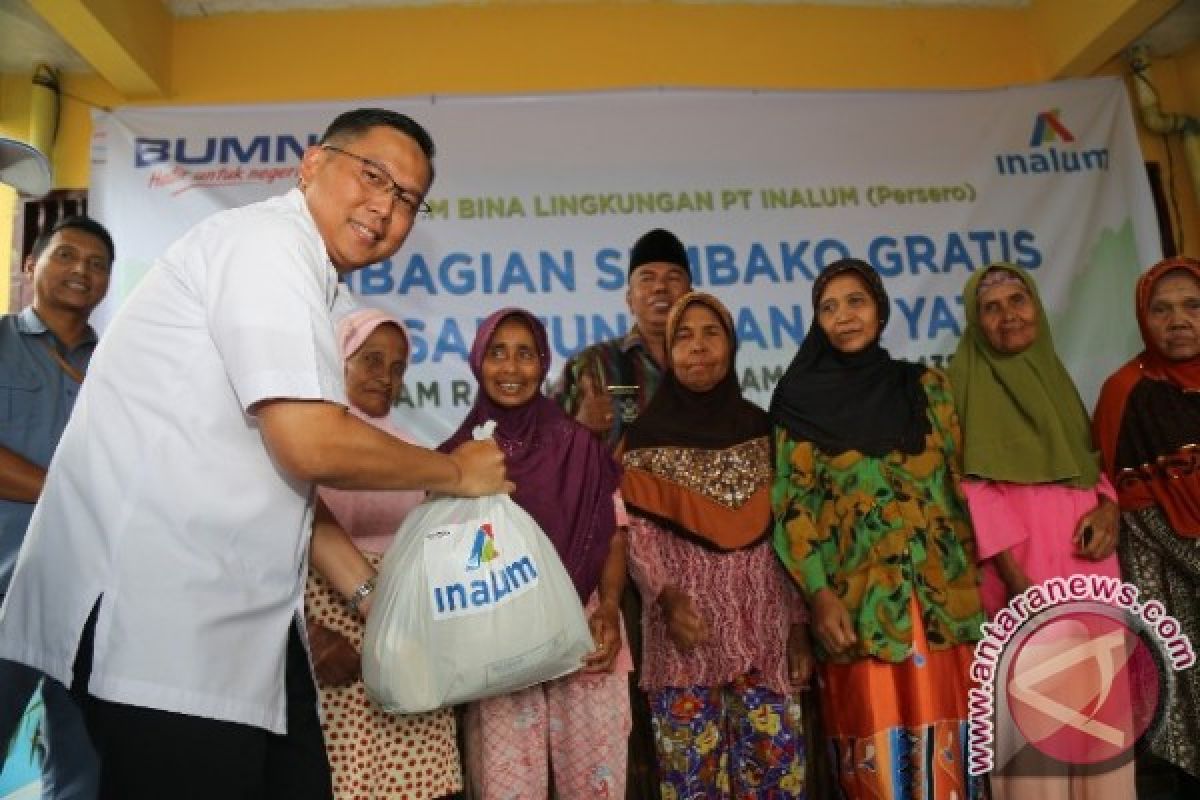 PT Inalum Bagikan Paket Sembako Gratis