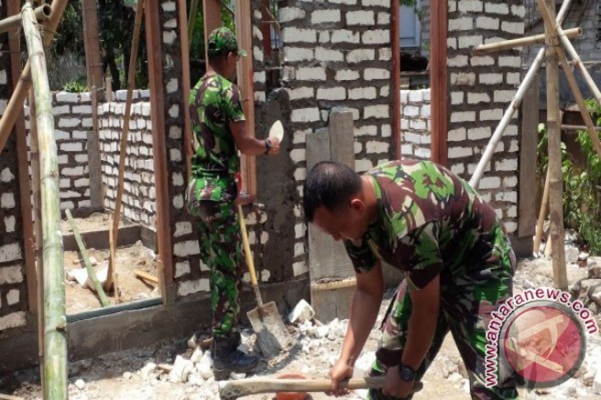 TNI Bangun Rumah Masyarakat Raja Ampat