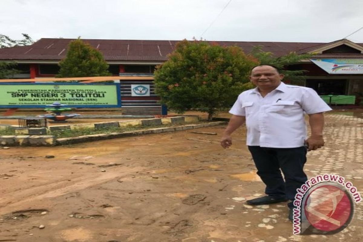 Legislator Salurkan Bantuan Korban Banjir Di Tolitoli