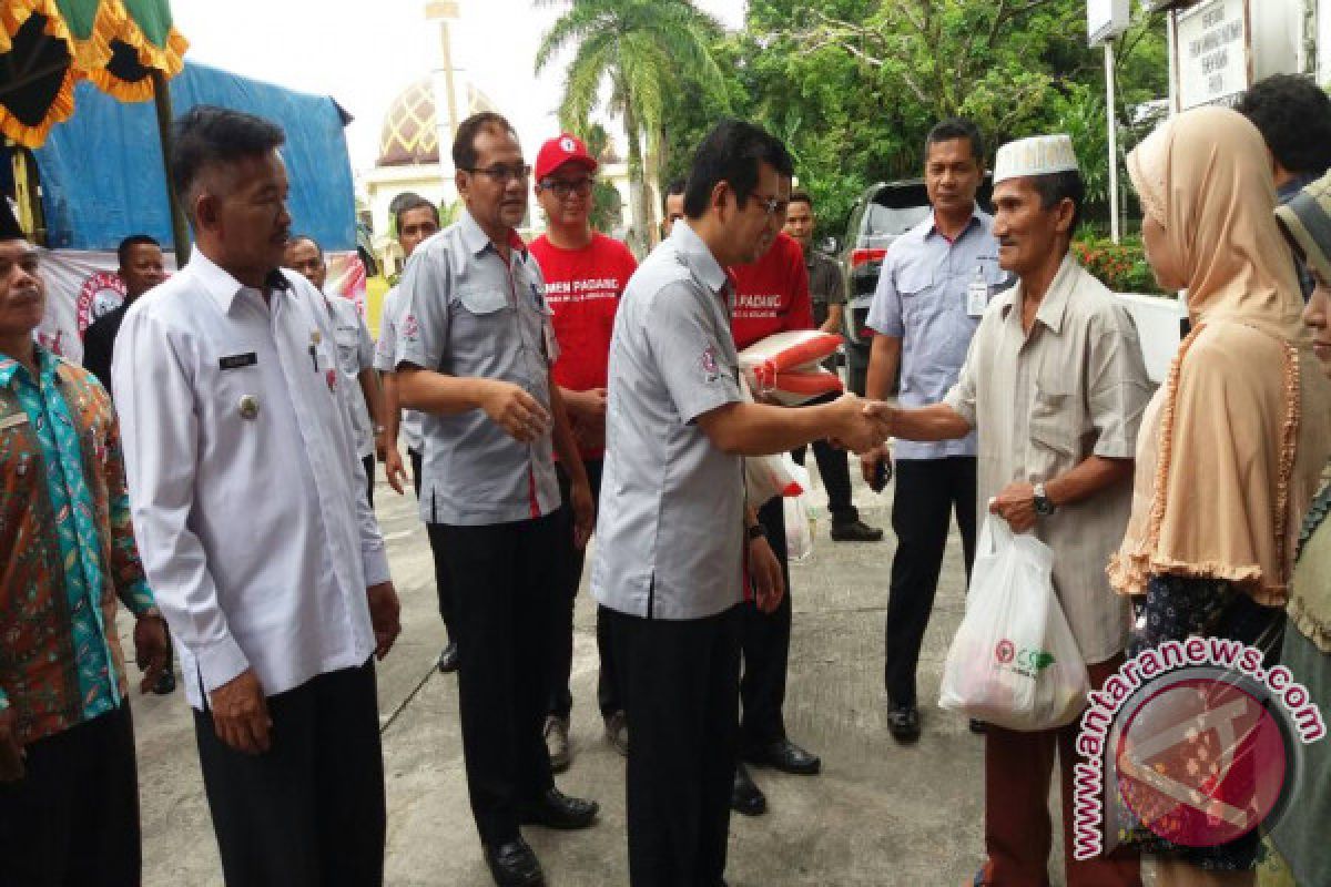 Semen Padang Gelar Pasar Murah Kebutuhan Pokok