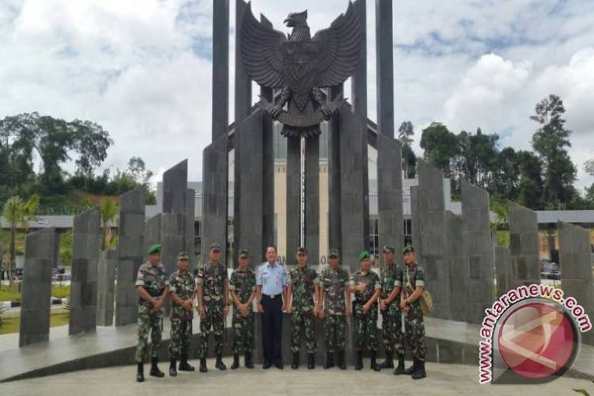 Danrem 121/ABW Kunjungi Wilayah Perbatasan