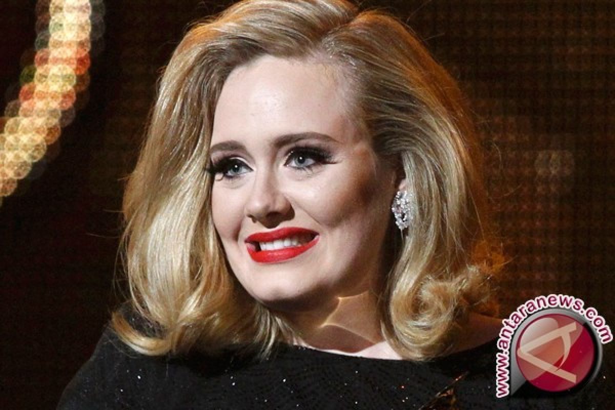 Penyanyi Adele ikut berkabung bagi korban kebakaran menara London