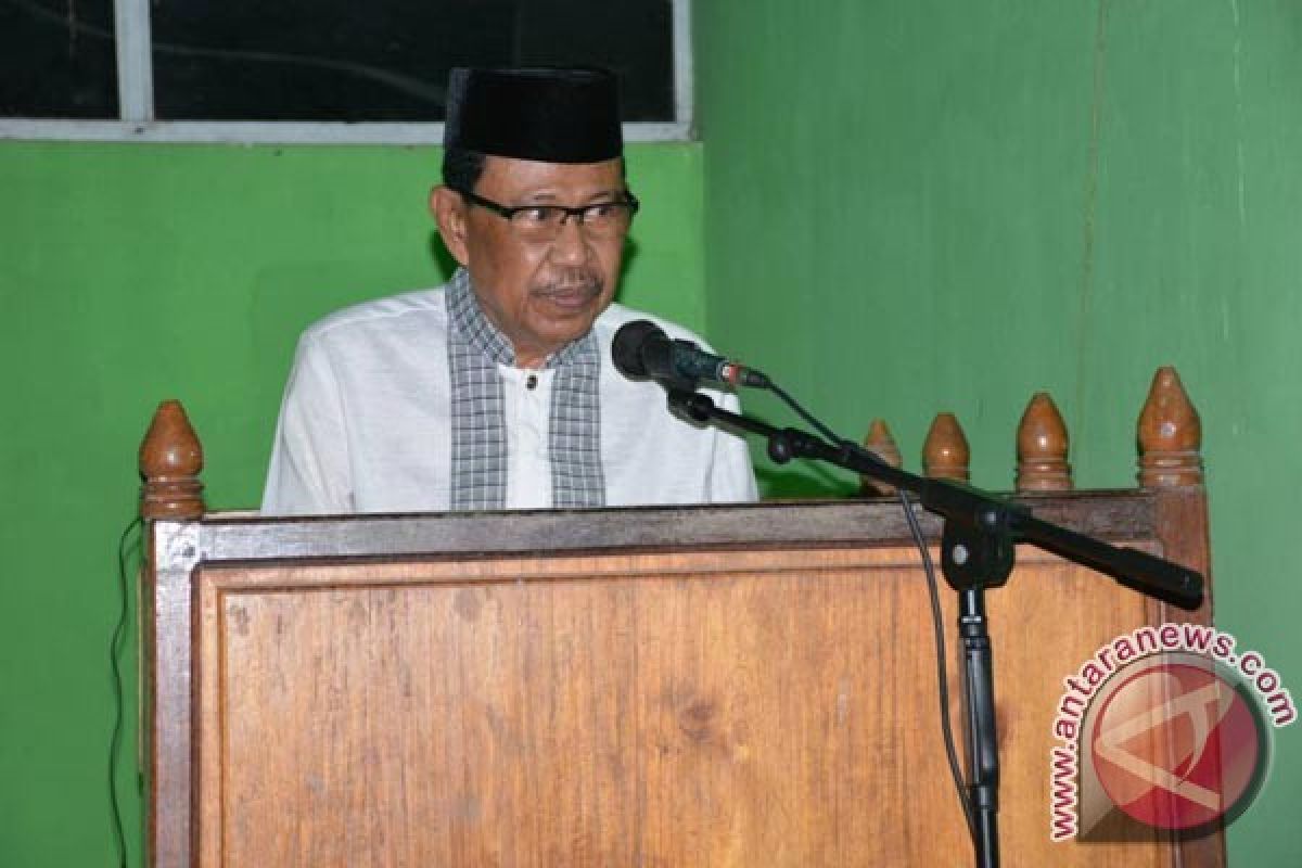 Bupati Sinjai Serahkan Voucer Umroh Kepada Warga Berprestasi