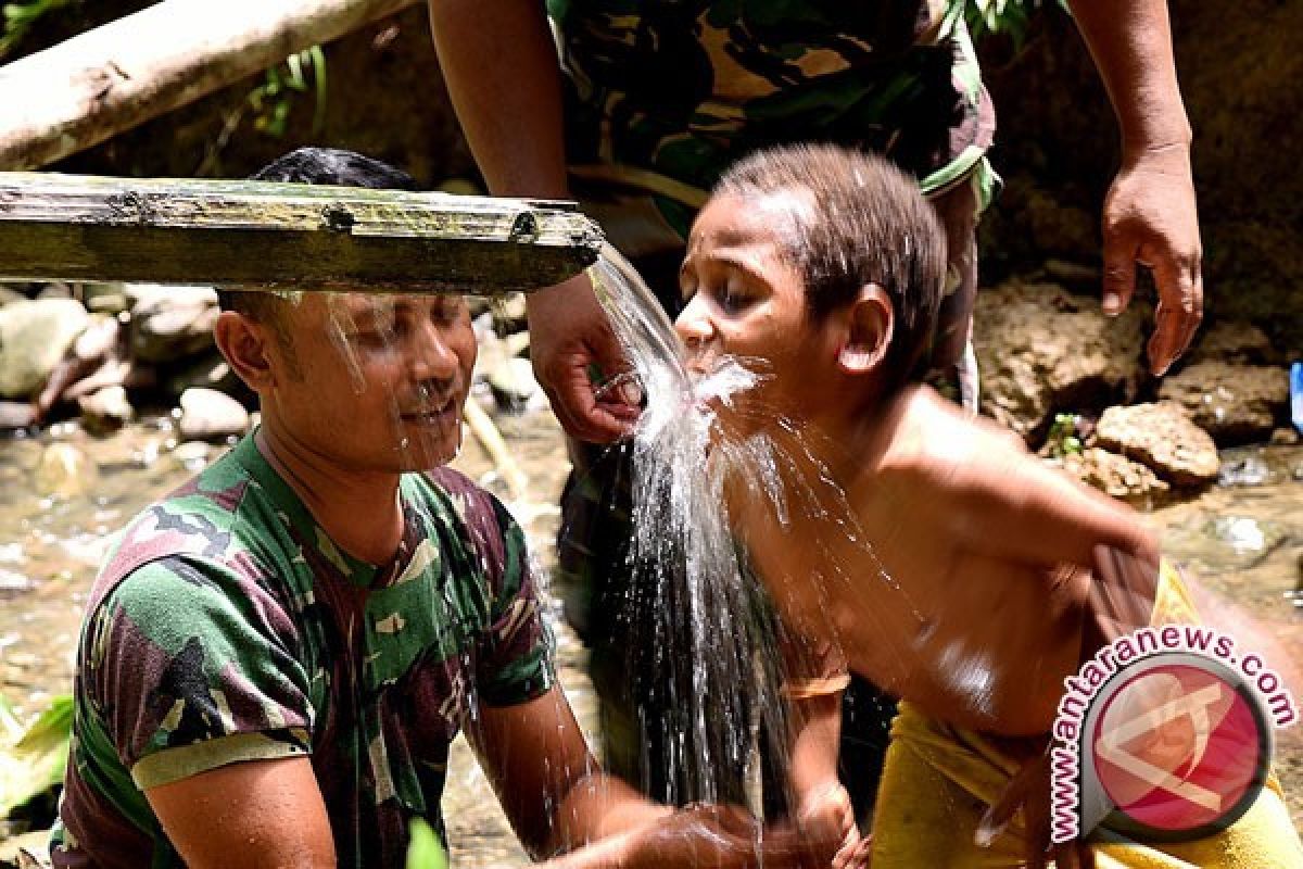 Satgas Pamtas Yonif 410/Alugoro Mengajar di Perbatasan Papua