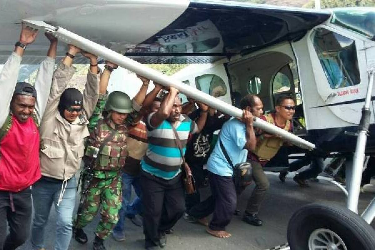 Pesawat Susi Air ditembak KKB di Puncak Jaya  