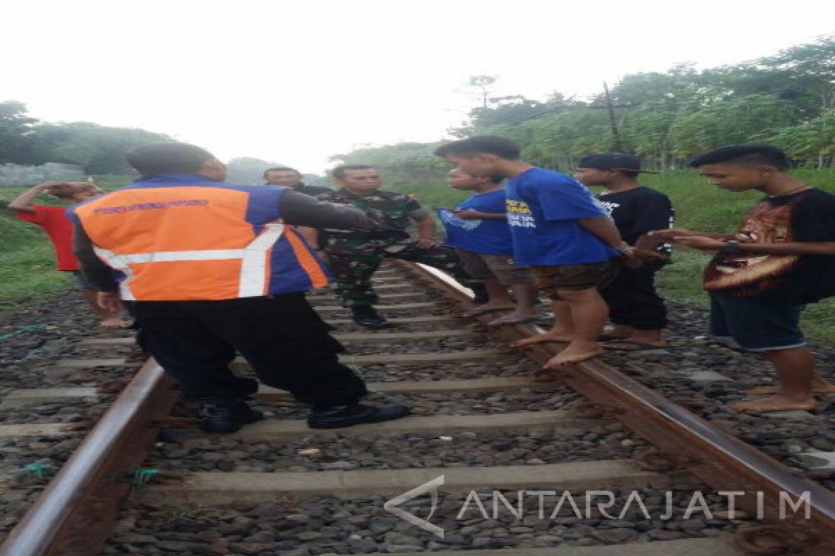 Petugas KAI Tangkap Pelaku Pelemparan KA Ranggajati