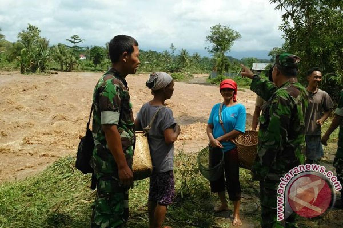 Kolam Air Deras Jebol Diterjang Banjir Bandang