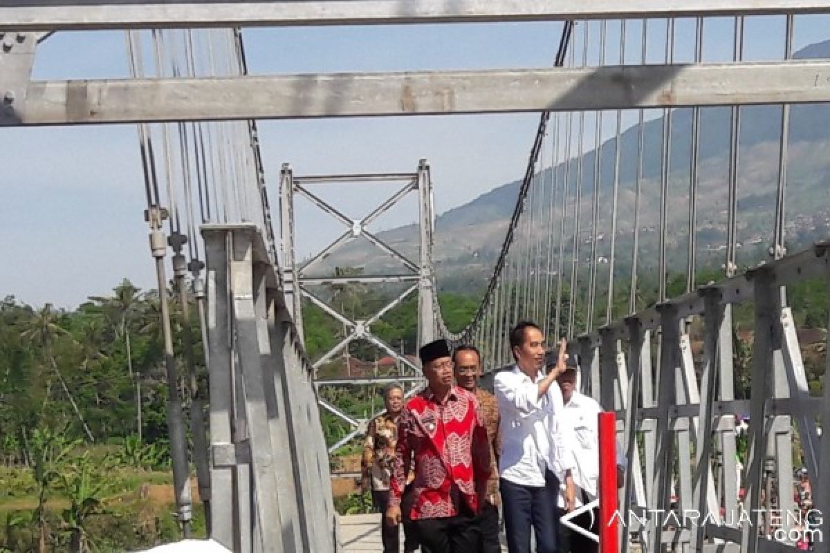 Presiden Resmikan Jembatan Gantung Kali Galeh Temanggung