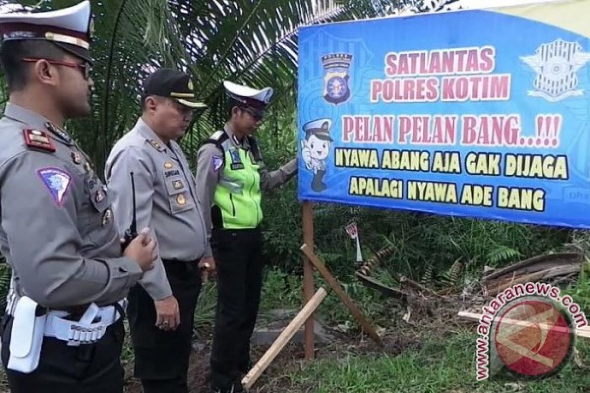 Hindari Kecelakaan Saat Mudik, Polres Kotim Pasang 200 Spanduk Imbauan