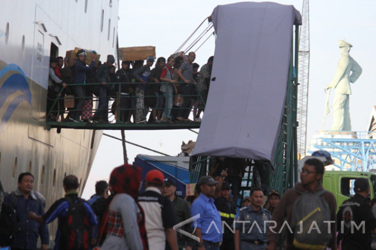 Penumpang Kapal di Tanjung Perak Naik Dua Persen