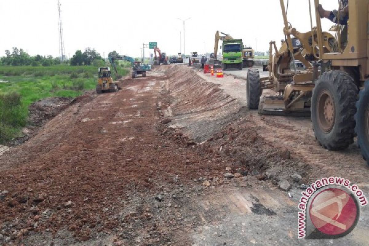 Penanganan jalan tol Palembang-Indralaya tengah dilakukan