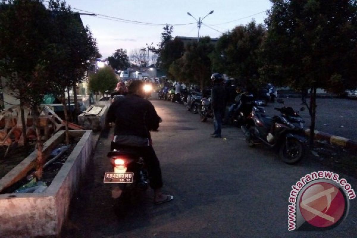 Pemudik Keluhkan Kondisi Dermaga Rasau Jaya