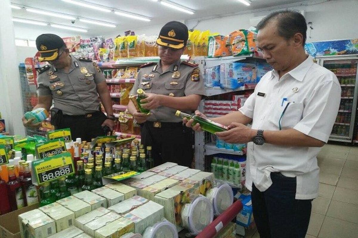 Sejumlah Produk Tak Layak Jual di Lampung Tengah Disita