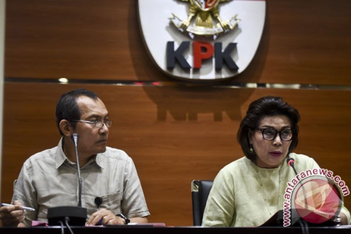 KPK: ada empat tersangka korupsi pengalihan anggaran di DPRD Mojokerto