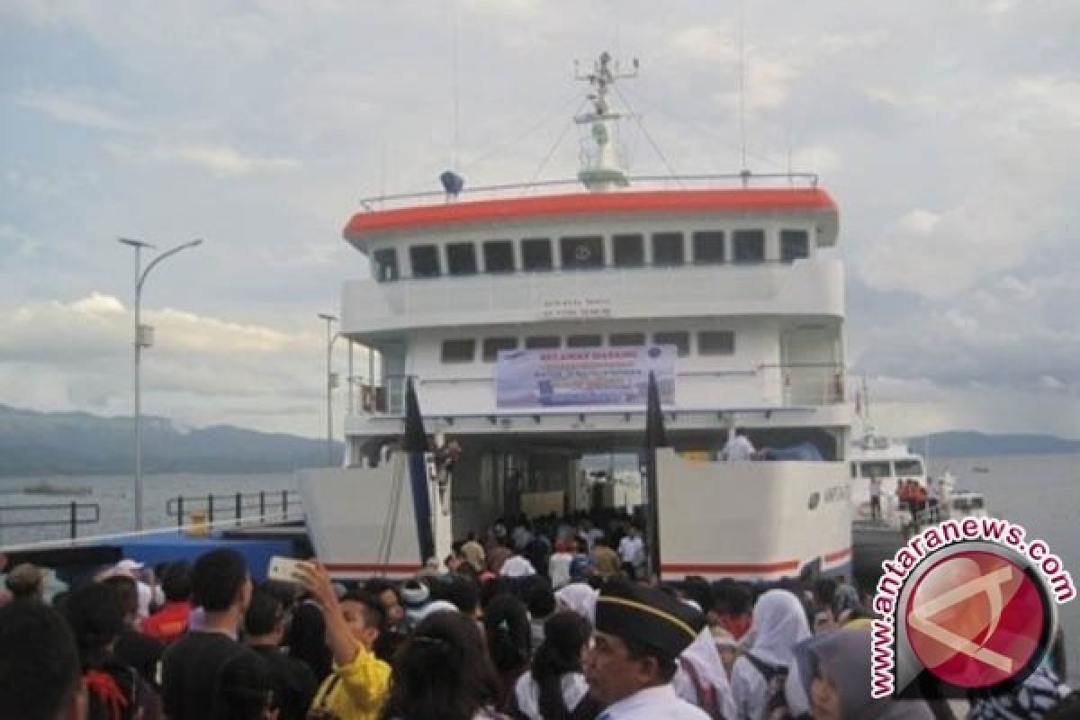 Penumpang Kapal Antarpulau Mulai Meningkat