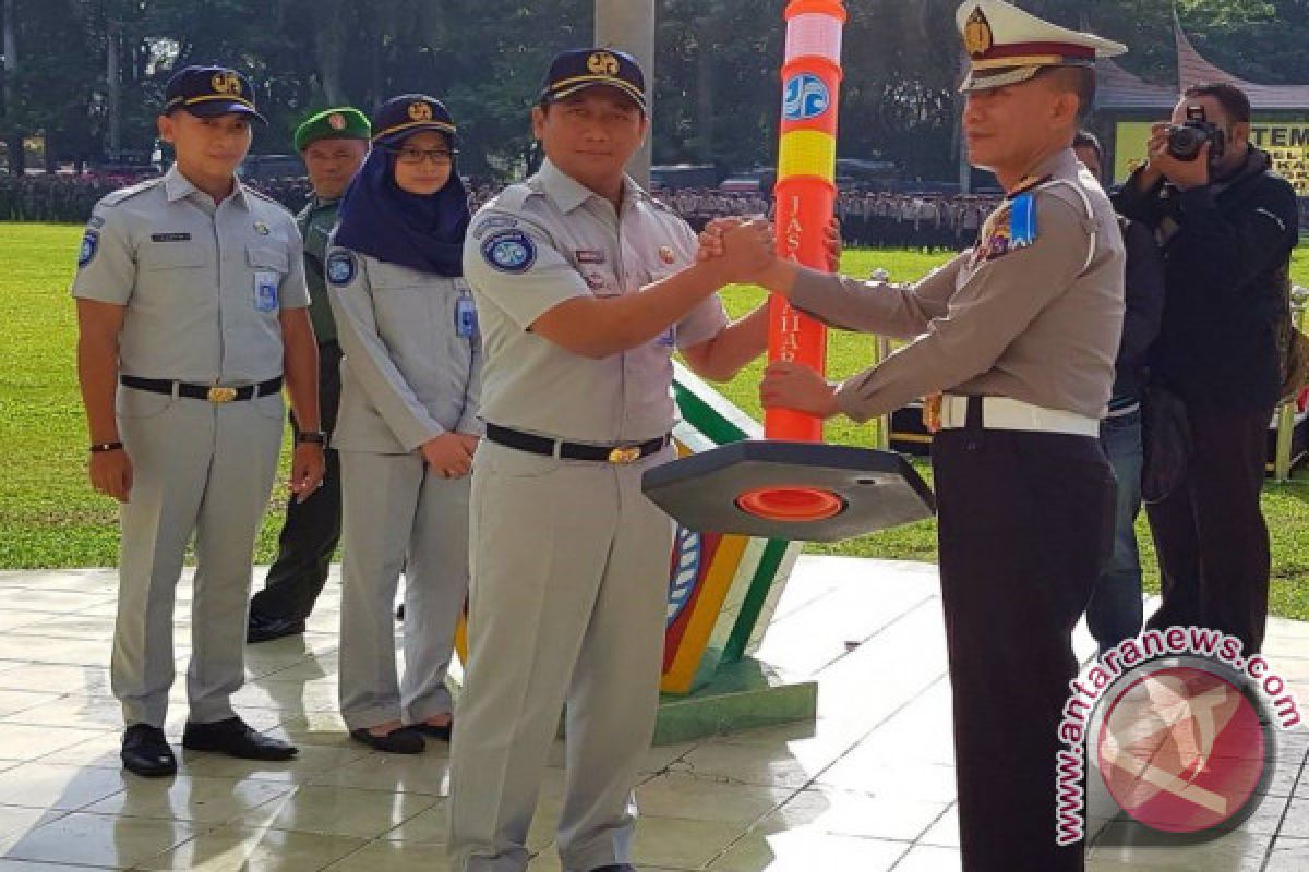 Dukung Ramadniya, Jasa Raharja Serahkan Bantuan Sarana Pencegah Kecelakaan