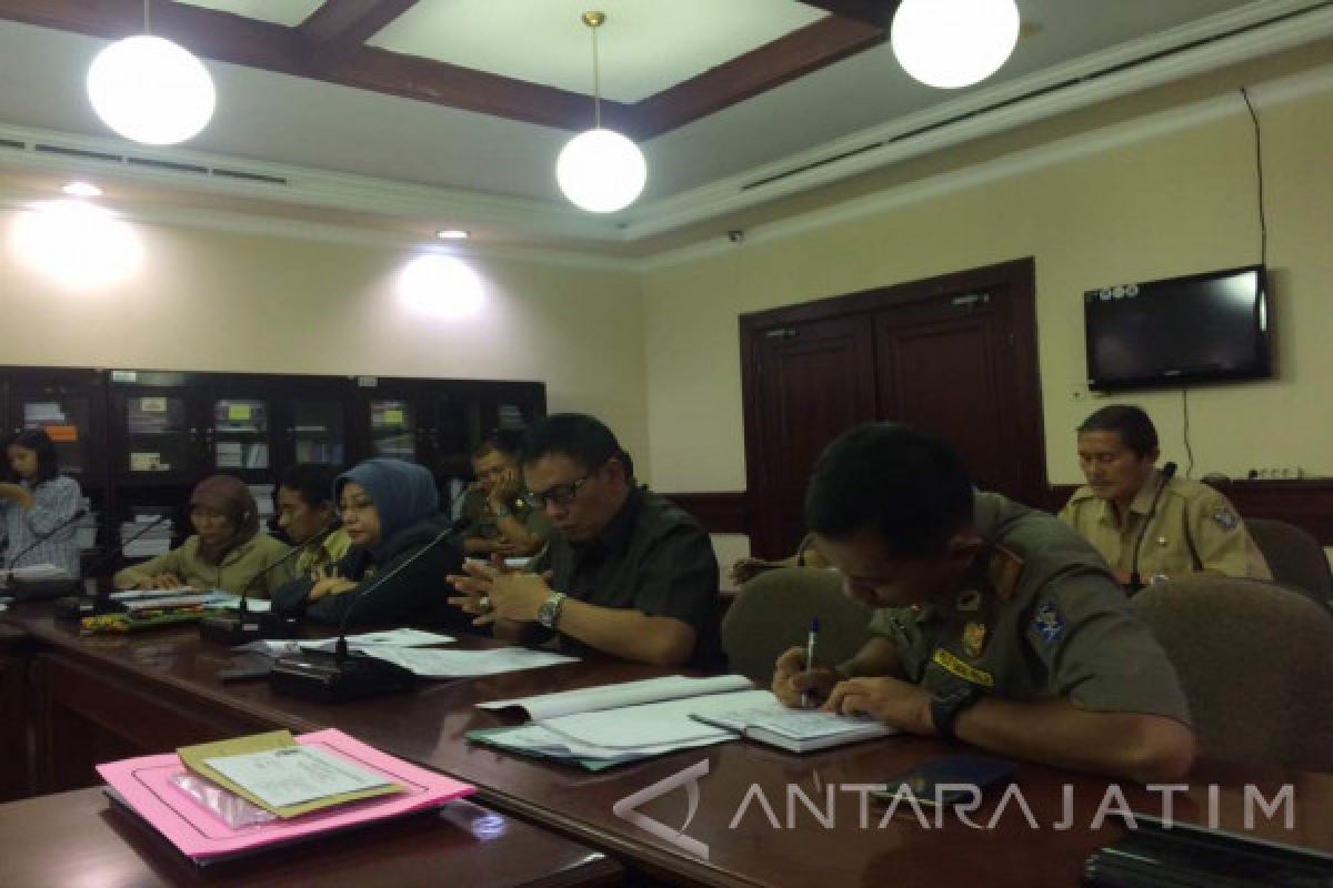 Dinas Perdagangan Surabaya Keluarkan SP-3 Pasar Tanjungsari