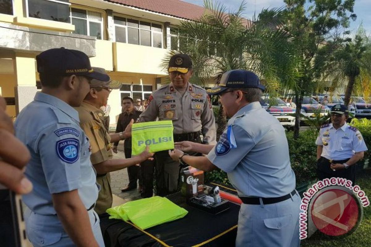 Jasa Raharja Serahkan Sarana Pencegahan Kecelakaan Lalulintas