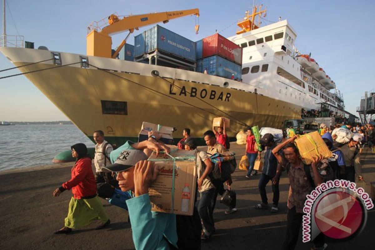 Pemudik pilih kapal laut karena murah