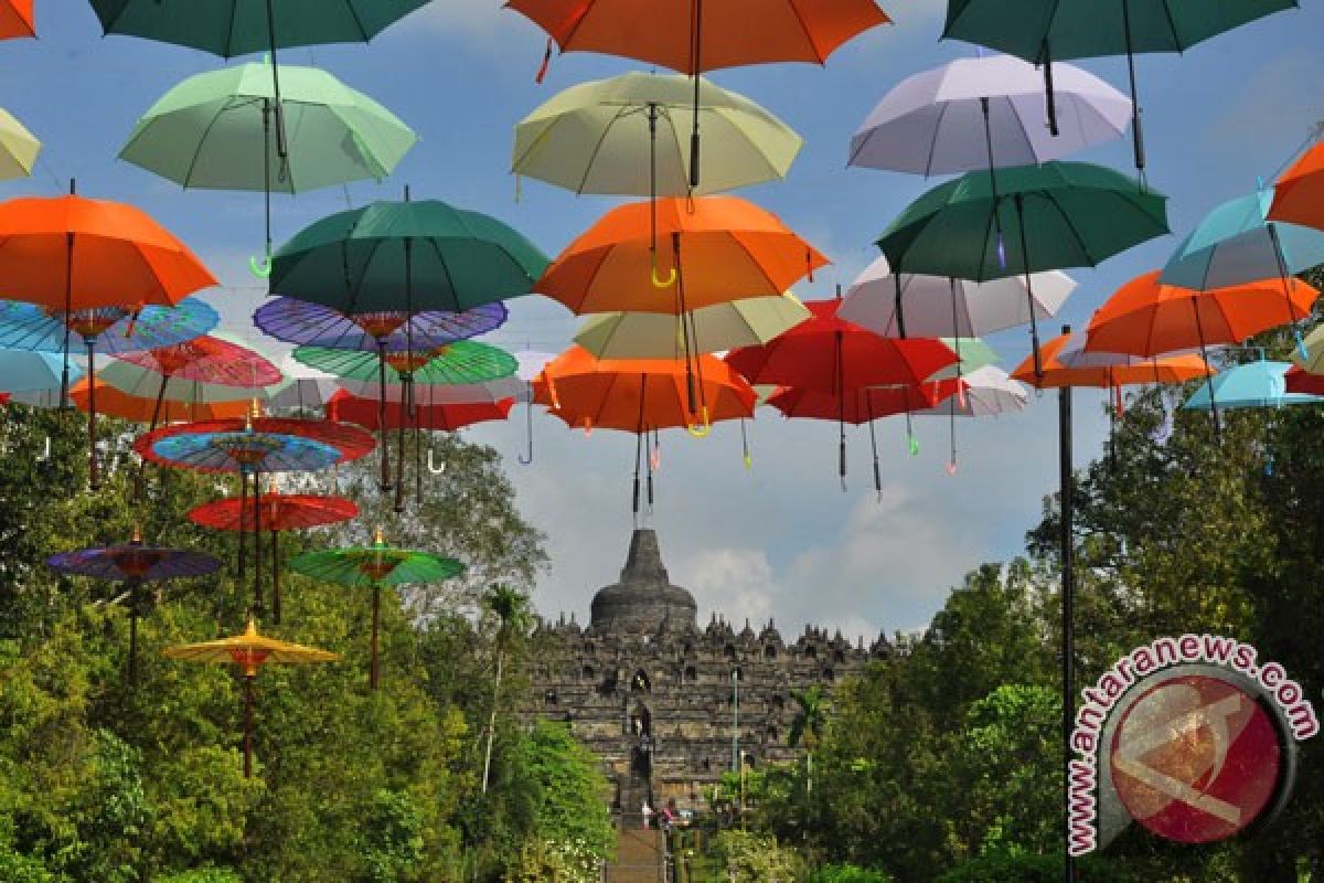 Ribuan wisatawan padati Candi Borobudur