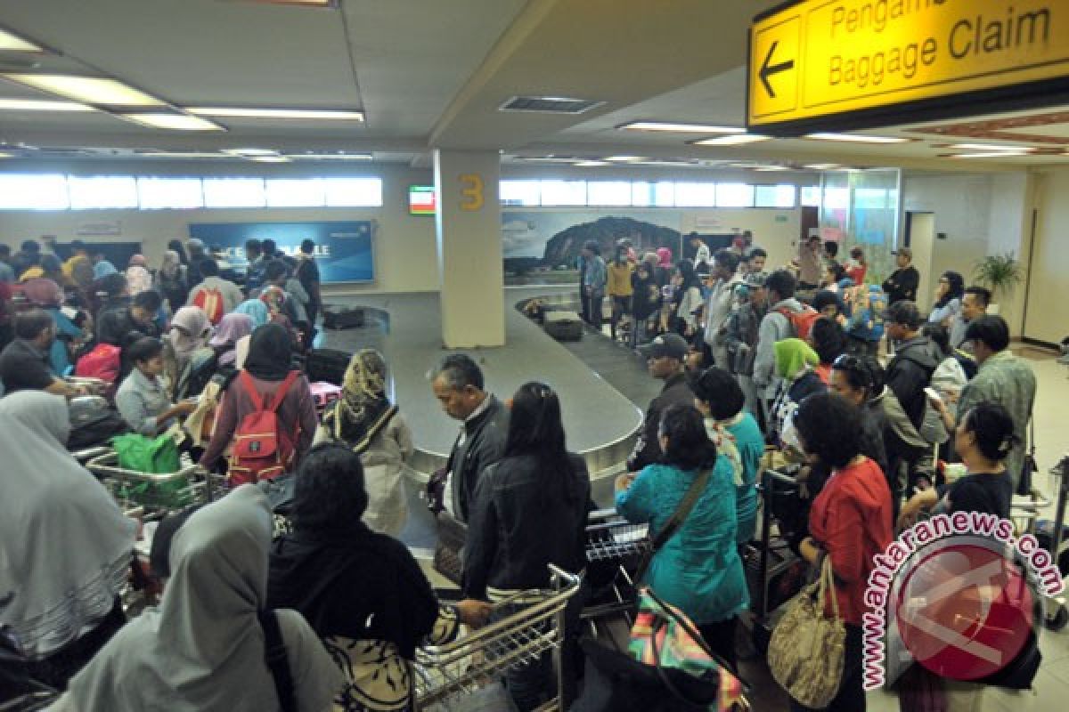 Arus mudik masih tinggi di Bandara Minangkabau