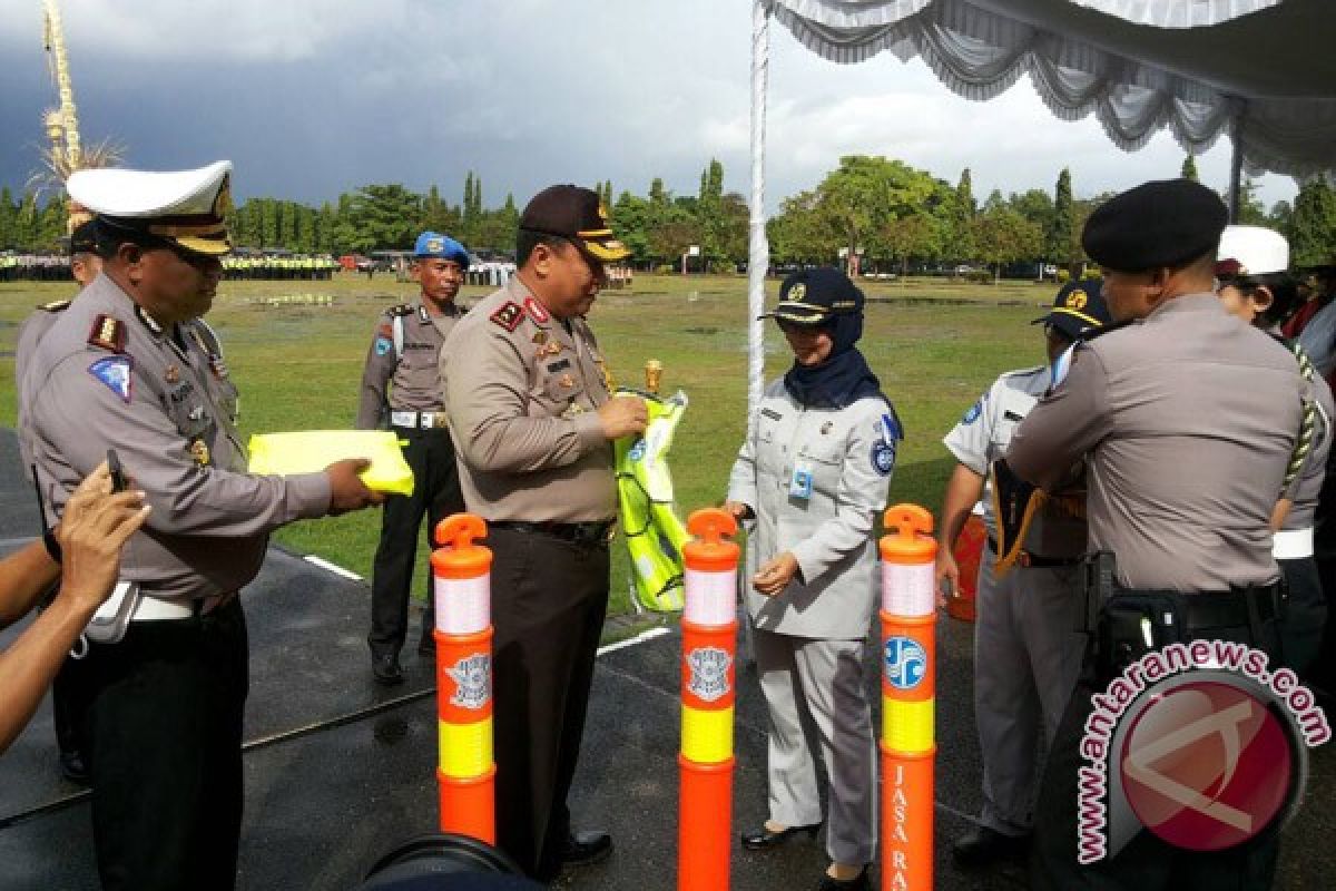 Jasa Raharja Bali Serahkan Peralatan Penanggulangan Kecelakaan