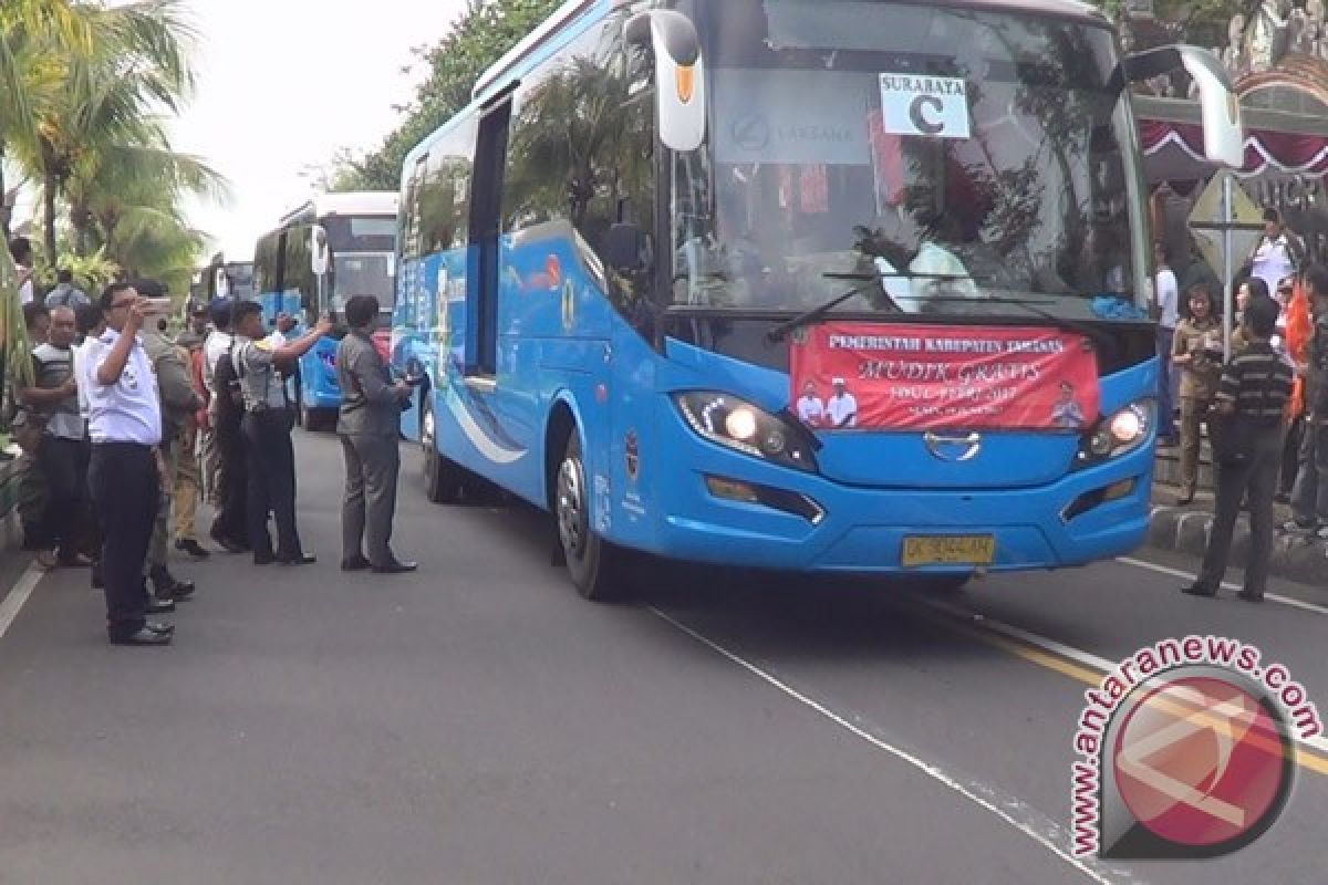 Bupati Tabanan Lepas Ratusan Pedagang Mudik Gratis (Video)